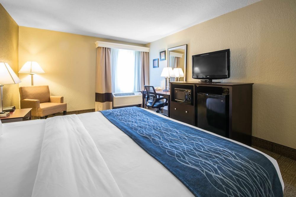 Hotel Comfort & - Near University