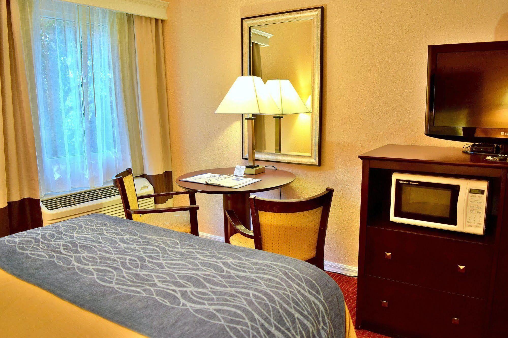 Comfort & - Near University Hotel DeLand